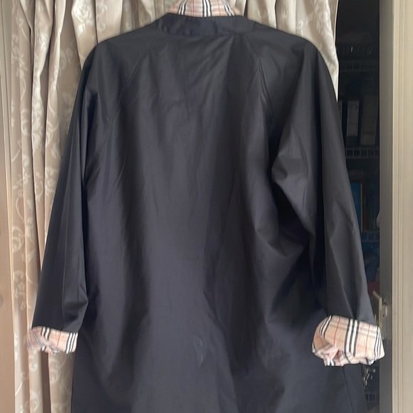 Classic Black Burberry Quilted jacket, please look closely at the picture - Picture 7 of 8